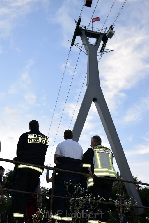 Koelner Seilbahn Gondel blieb haengen Koeln Linksrheinisch P781.JPG - Miklos Laubert